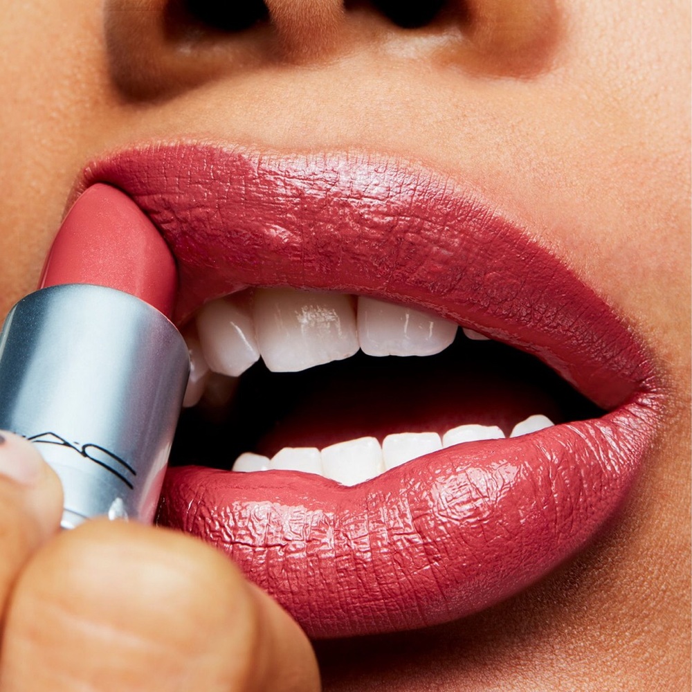 MAC Amplified Creme Lipstick Brick-O-La
